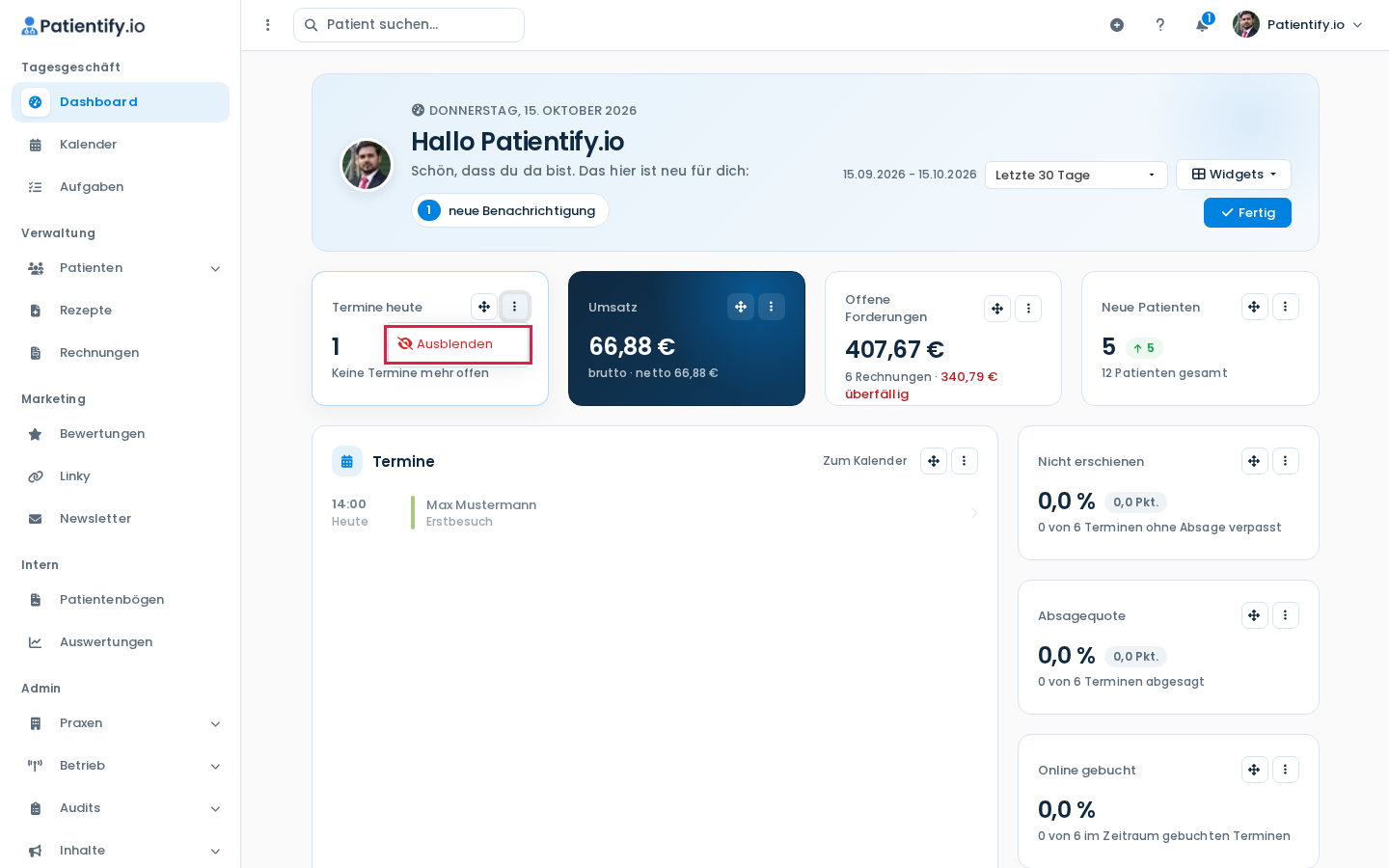 Dashboard im Anpassen-Modus mit geöffnetem Drei-Punkte-Menü und dem Eintrag Ausblenden